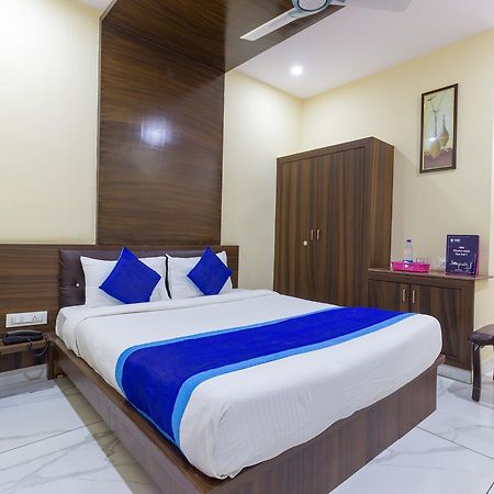 Oyo 7627 Royal Plaza Hotel Haiderabad Buitenkant foto