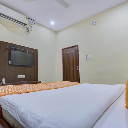 Oyo 7627 Royal Plaza Hotel Haiderabad Buitenkant foto