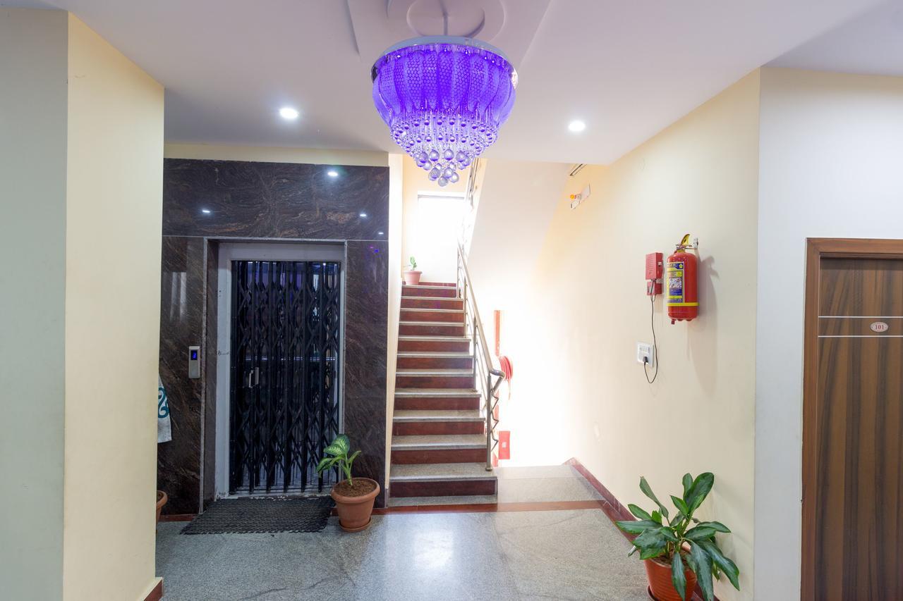 Oyo 7627 Royal Plaza Hotel Haiderabad Buitenkant foto