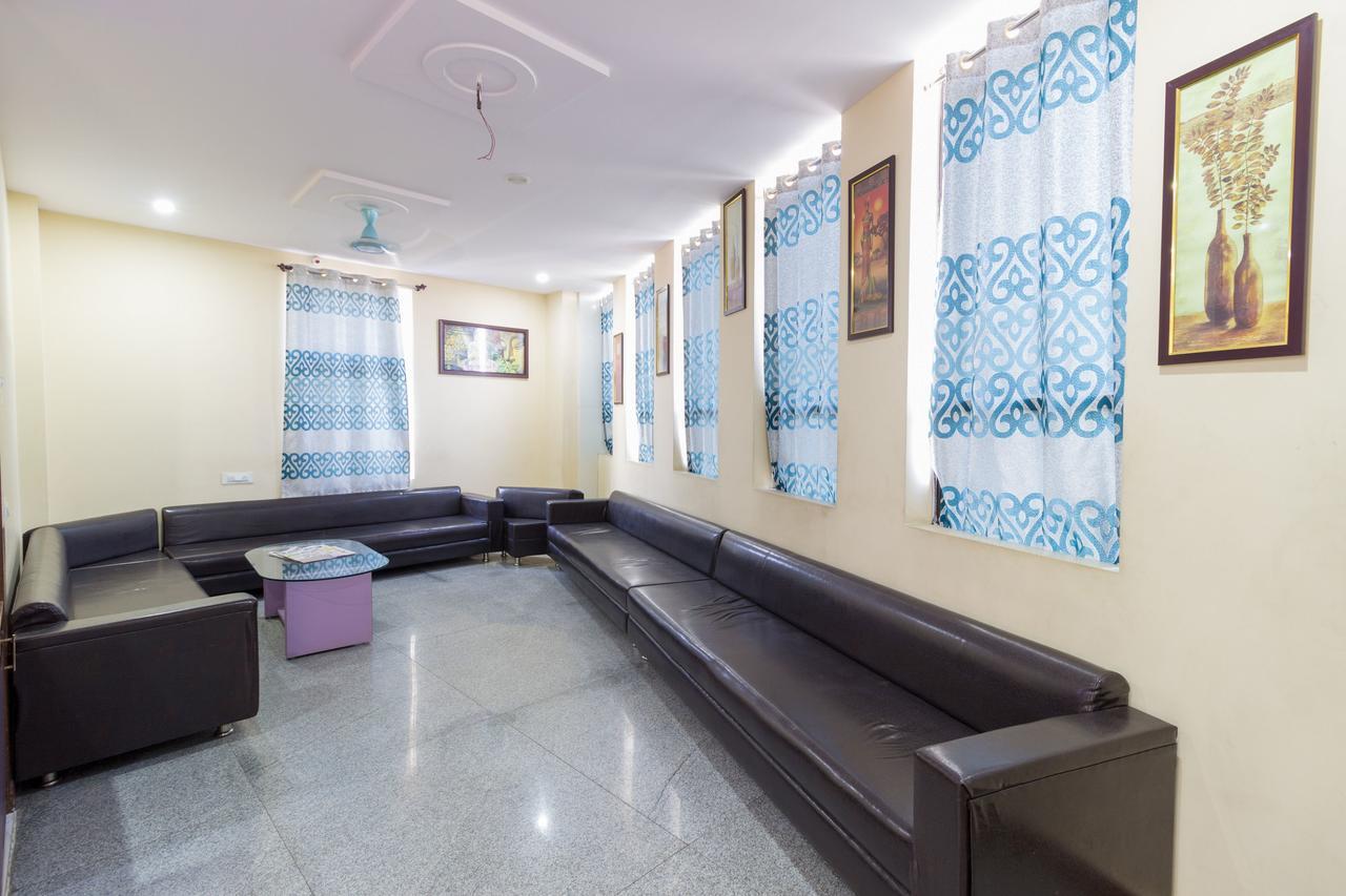 Oyo 7627 Royal Plaza Hotel Haiderabad Buitenkant foto