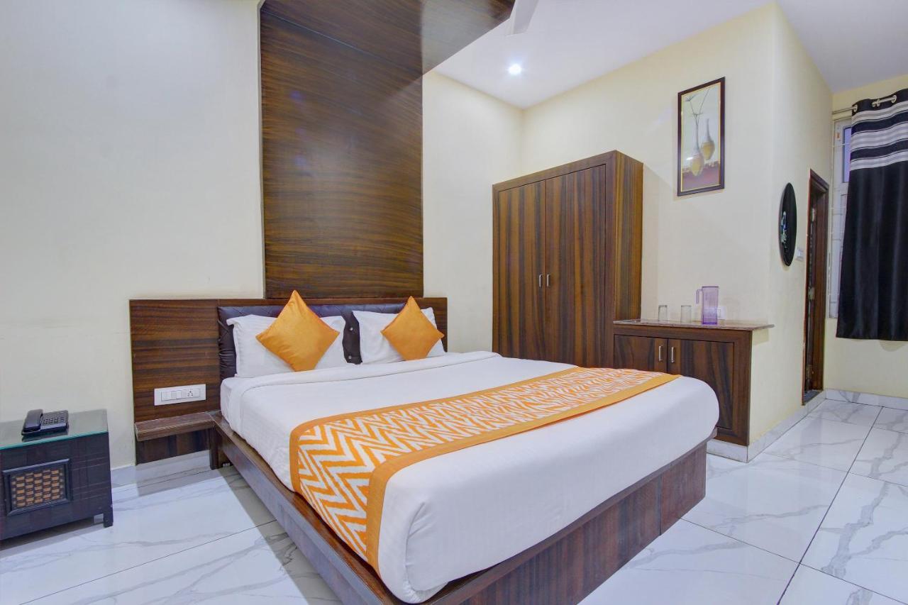 Oyo 7627 Royal Plaza Hotel Haiderabad Buitenkant foto