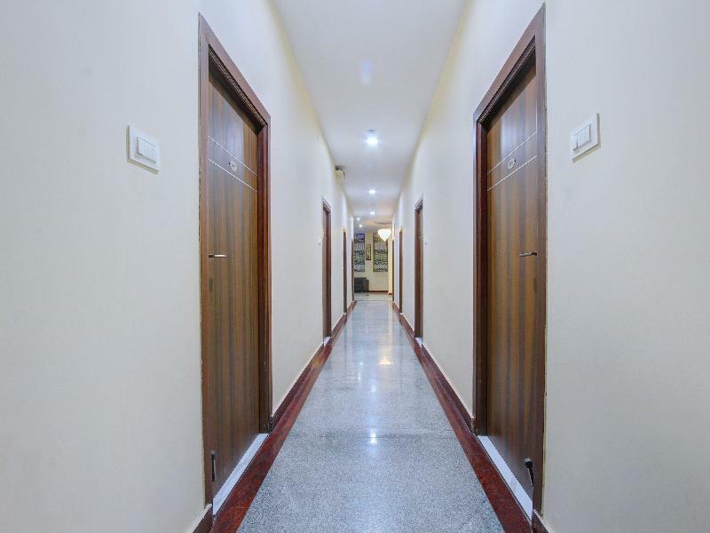 Oyo 7627 Royal Plaza Hotel Haiderabad Buitenkant foto