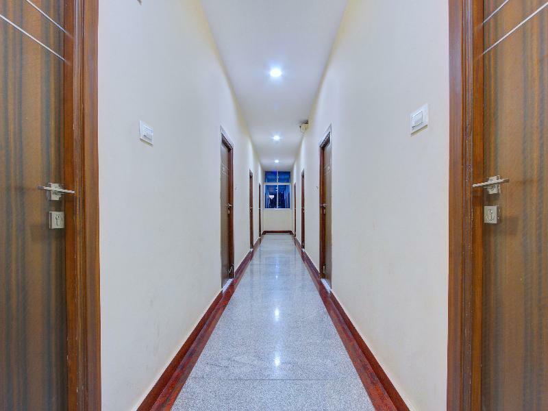 Oyo 7627 Royal Plaza Hotel Haiderabad Buitenkant foto