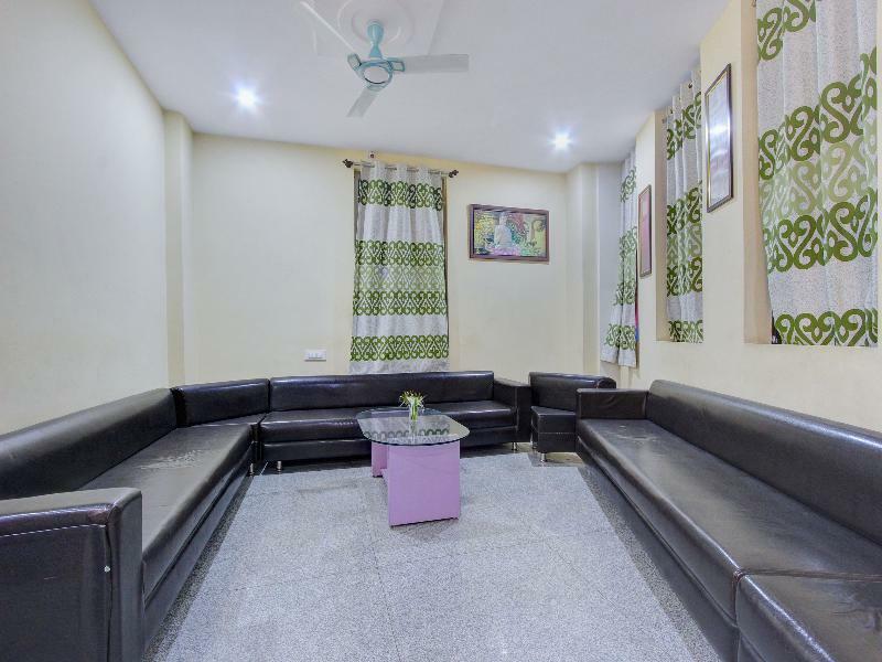 Oyo 7627 Royal Plaza Hotel Haiderabad Buitenkant foto